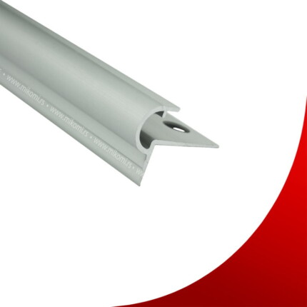 Fotografija lajsne za stepenice modela P-41 u srebrnoj mat boji, dužine 2.7 metara.